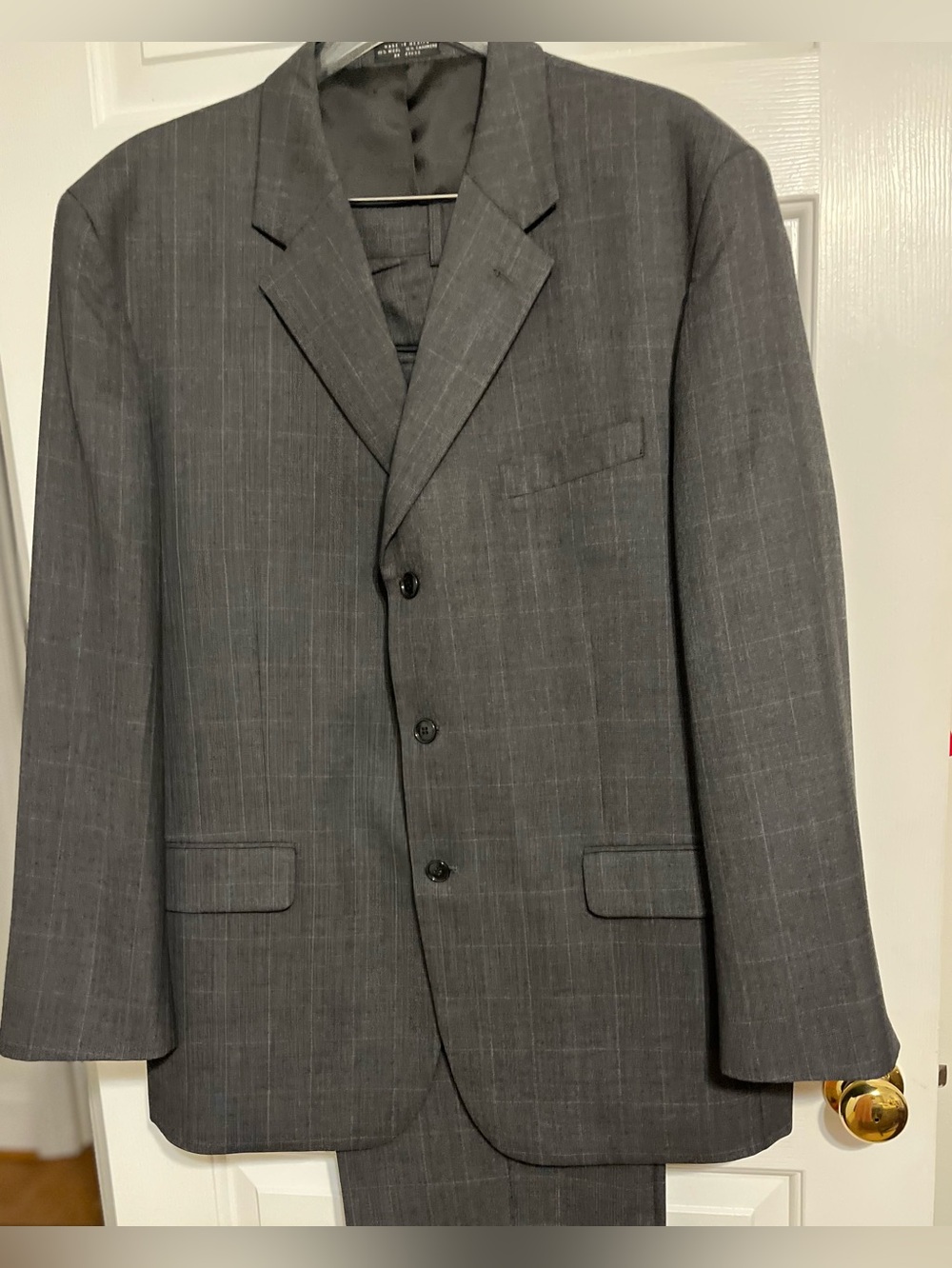 Jones New York S&K Famous Brands Men's Charcoal Suit Blazer and Trousers - Picture 2 of 4